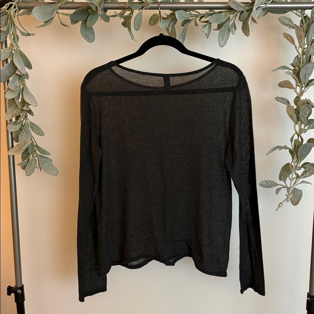 Gap sheer top - Picture 3 of 3